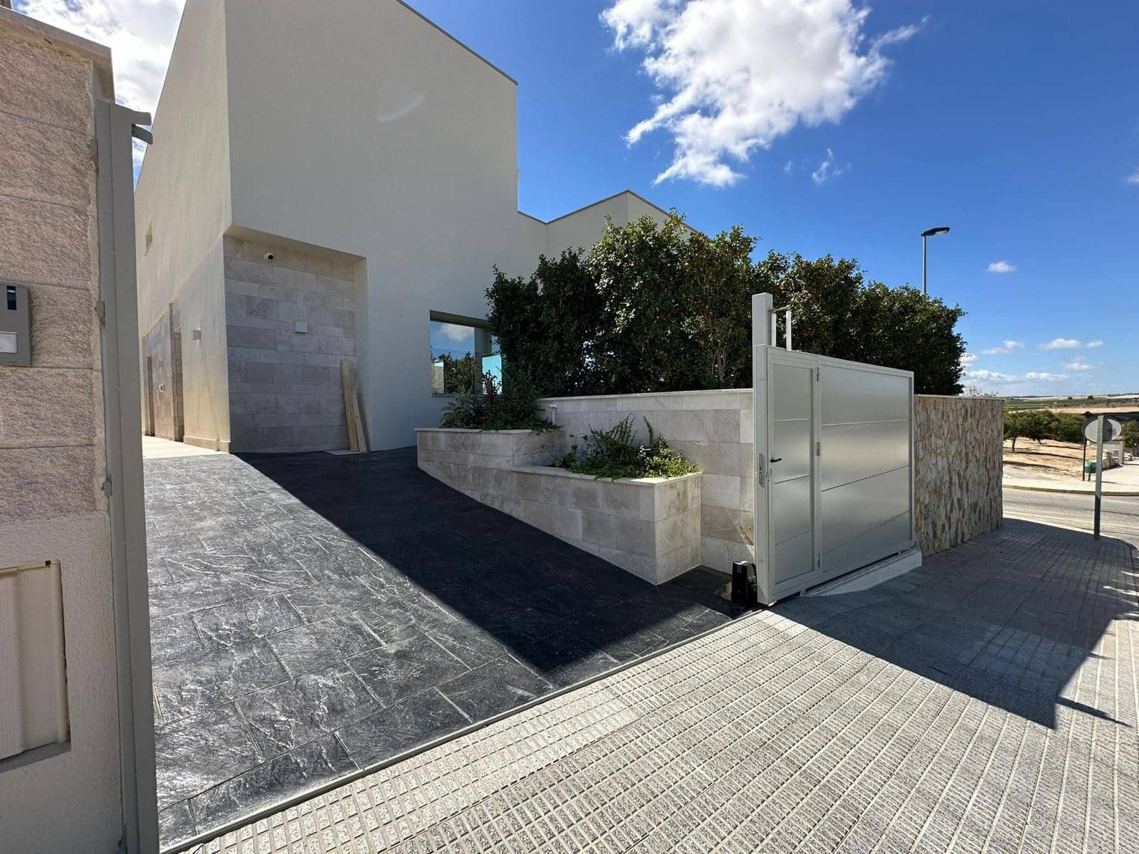 4 bedroom Villa for sale in Benijofar with pool garage - € 1,495,000 (Ref: 9499222)