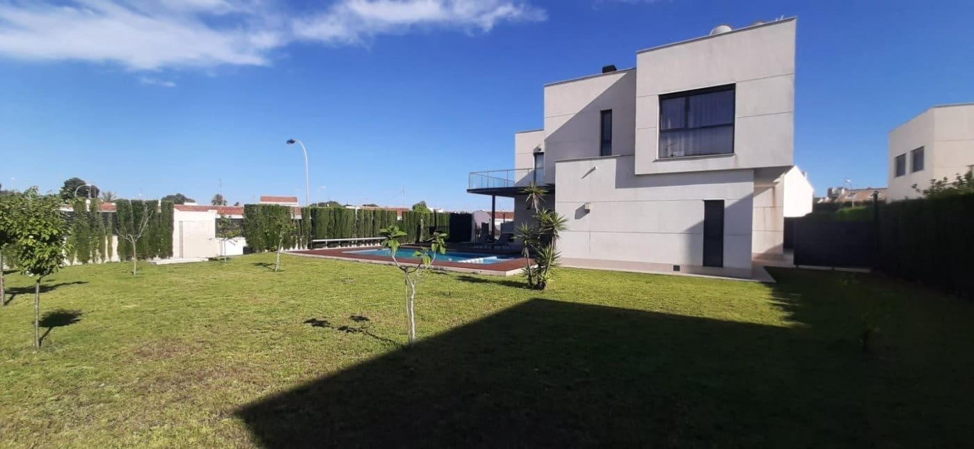 4 bedroom Villa for sale in La Ribera with pool - € 1,990,000 (Ref: 9499225)