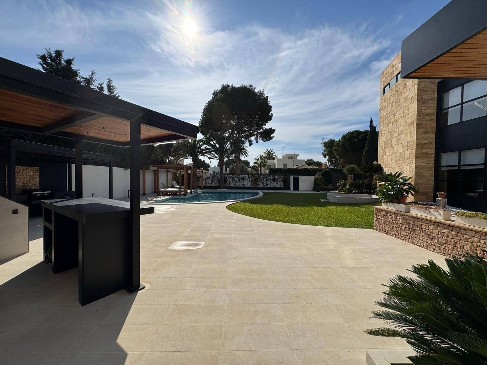 7 bedroom Villa for sale in Orihuela Costa with garage - € 3,950,000 (Ref: 9499232)