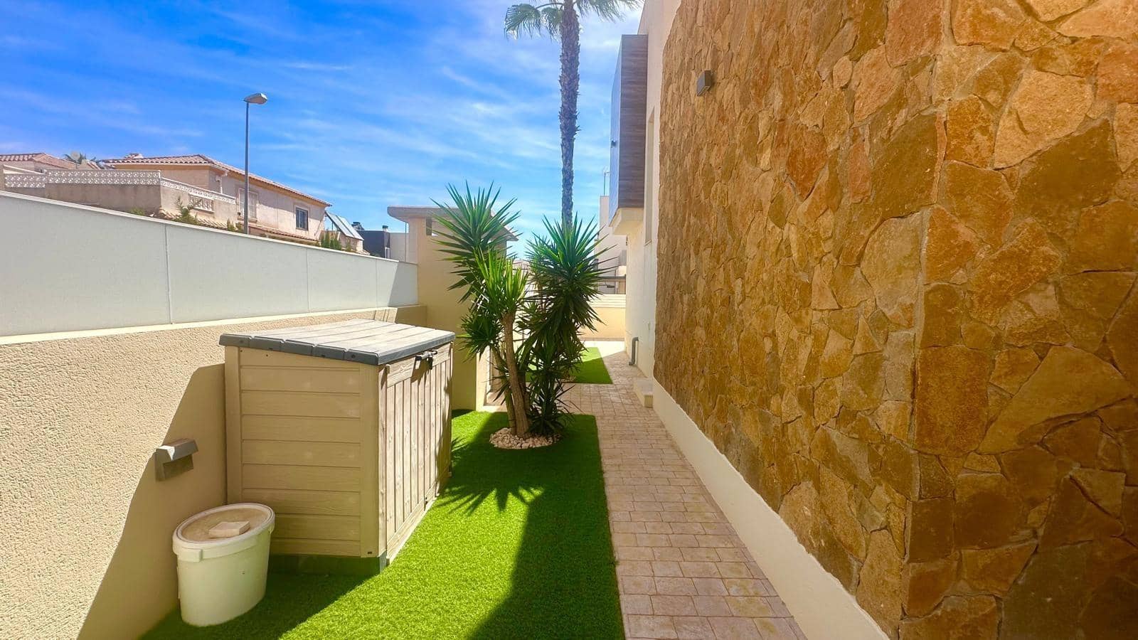 3 chambre Villa/Maison à vendre à Torrevieja avec piscine - 749 000 € (Ref: 9499235)