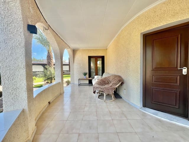 Chalet de 4 habitaciones en El Chaparral, Torrevieja en venta - 590.000 € (Ref: 9499238)