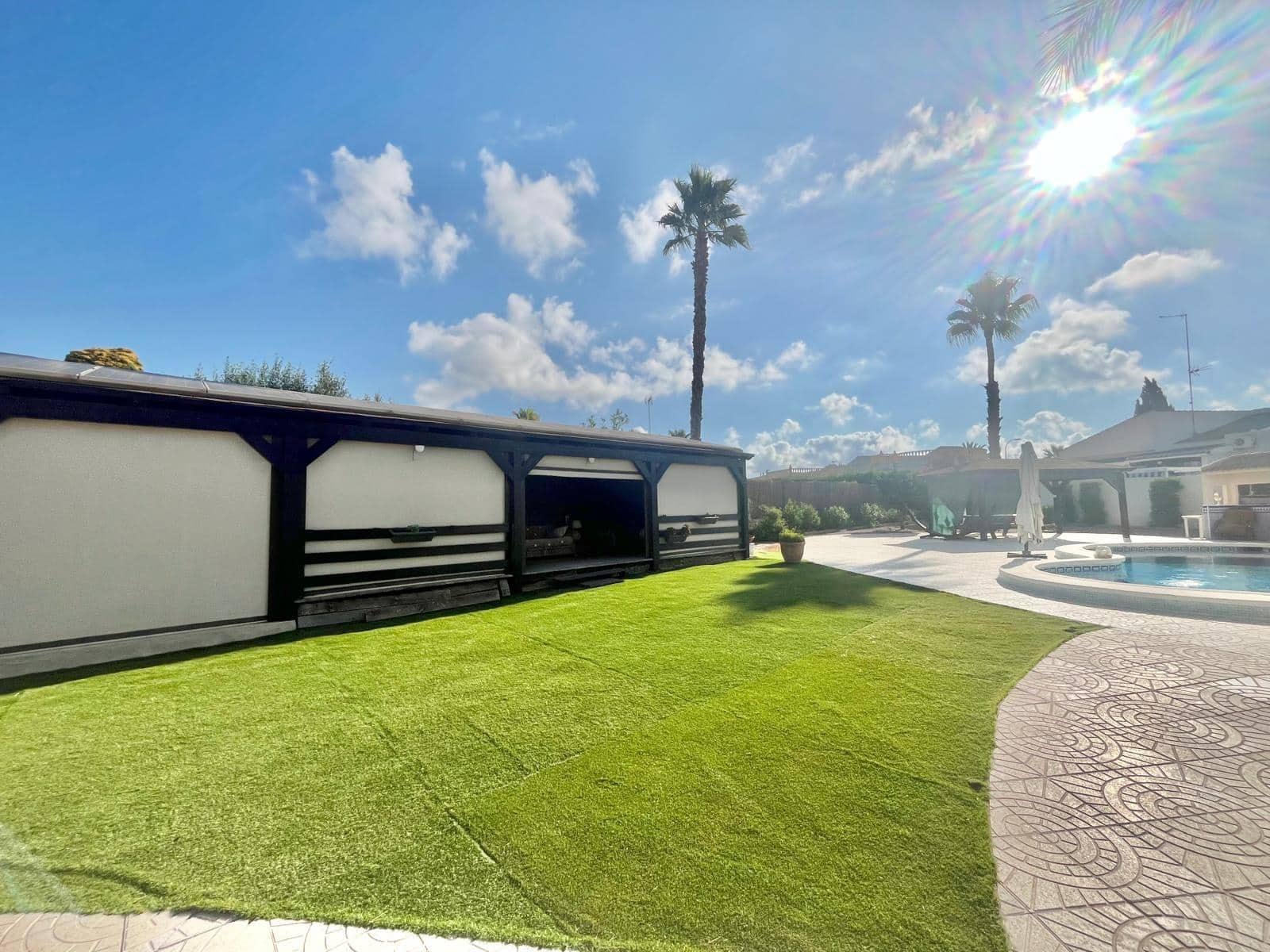 Chalet de 4 habitaciones en Torrevieja en venta - 590.000 € (Ref: 9499238)