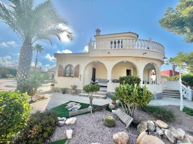 Chalet de 4 habitaciones en El Chaparral, Torrevieja en venta - 590.000 € (Ref: 9499238)