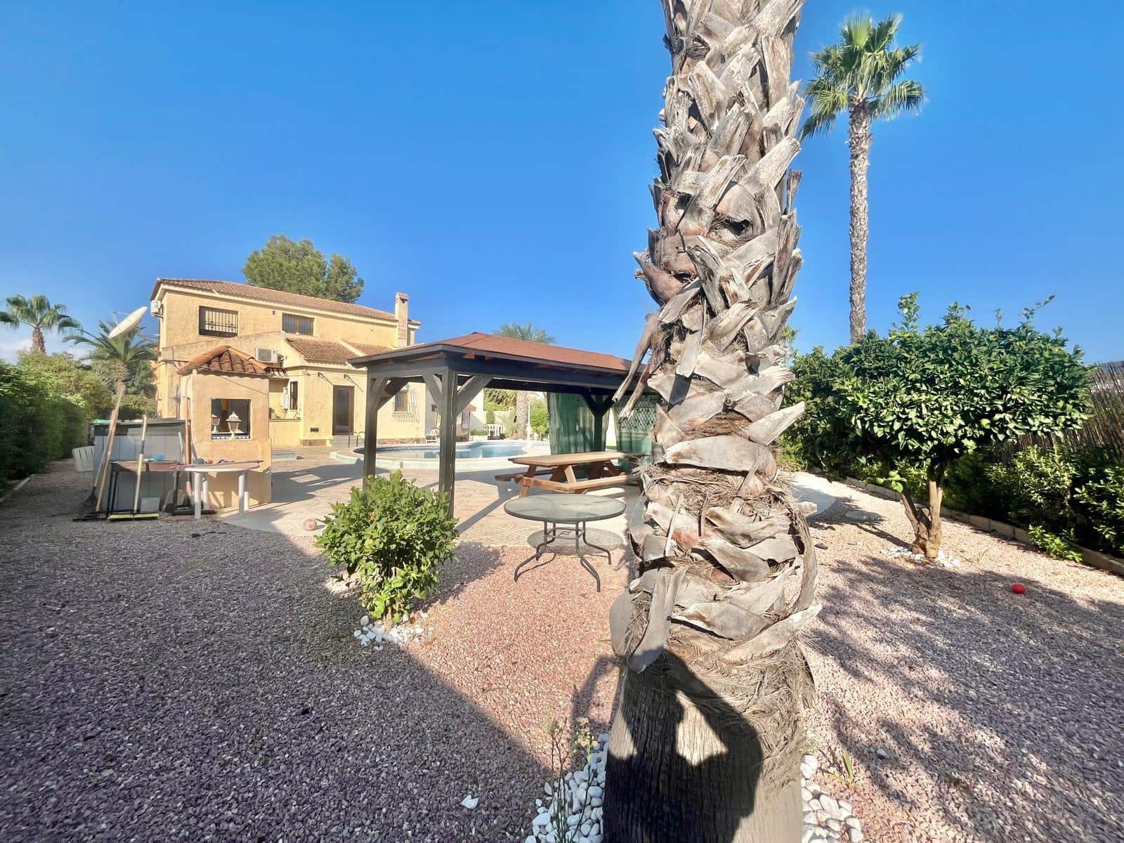 Chalet de 4 habitaciones en Torrevieja en venta - 590.000 € (Ref: 9499238)