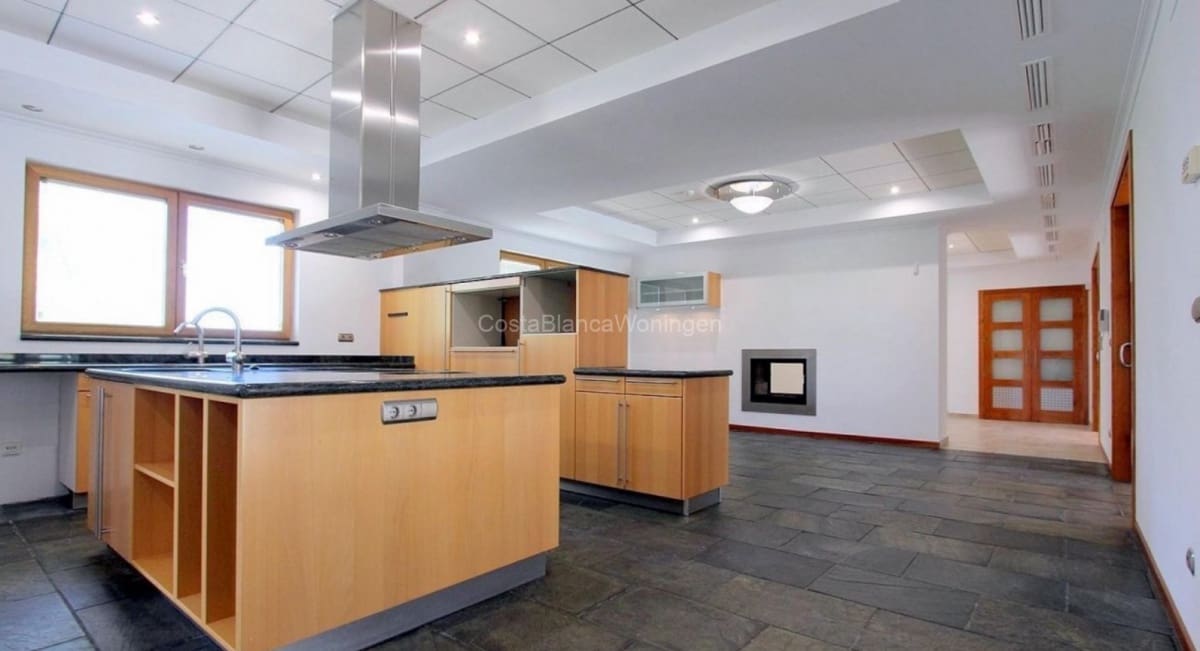 6 bedroom Villa for sale in Penaguila with pool garage - € 2,500,000 (Ref: 9499254)