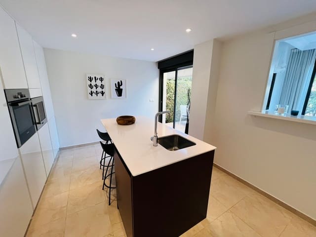 Chalet de 3 habitaciones en Roda, San Javier en venta con piscina garaje - 625.000 € (Ref: 9499267)