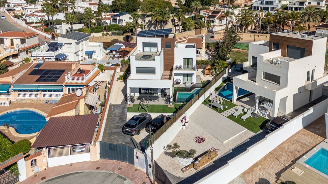 4 quarto Moradia para venda em Ciudad Quesada com piscina - 699 000 € (Ref: 9499287)