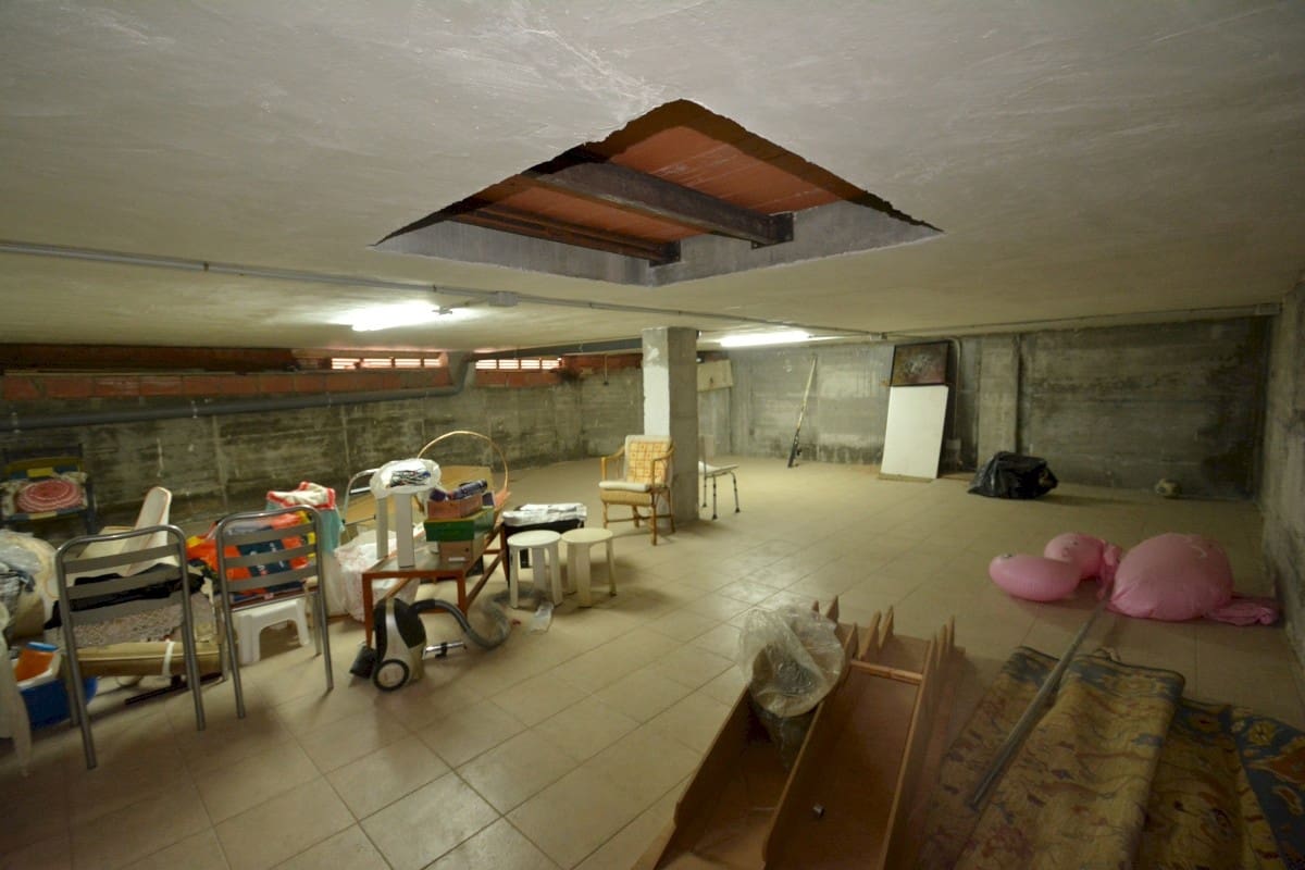 8 soverom Villa til salgs i Guardamar del Segura med garasje - € 800 000 (Ref: 9499290)