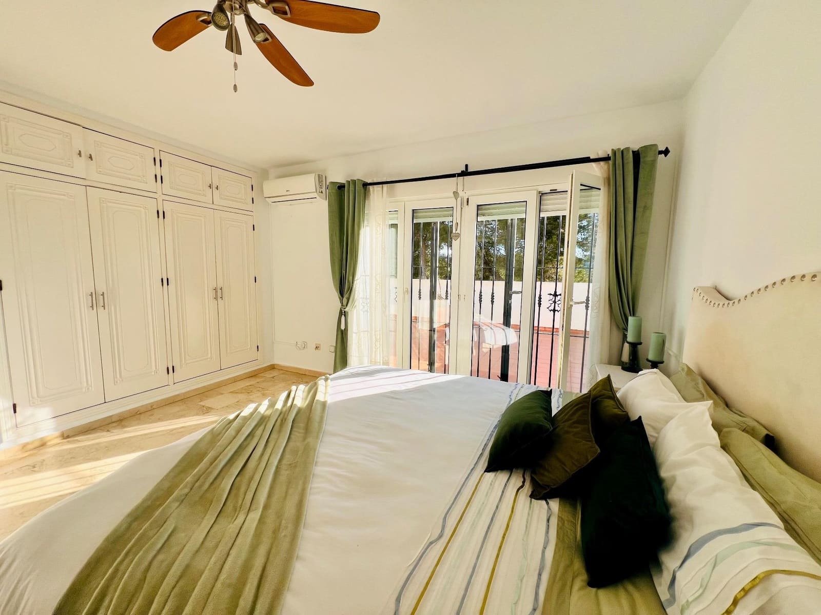 3 bedroom Villa for sale in Orihuela Costa with pool - € 639,900 (Ref: 9499297)