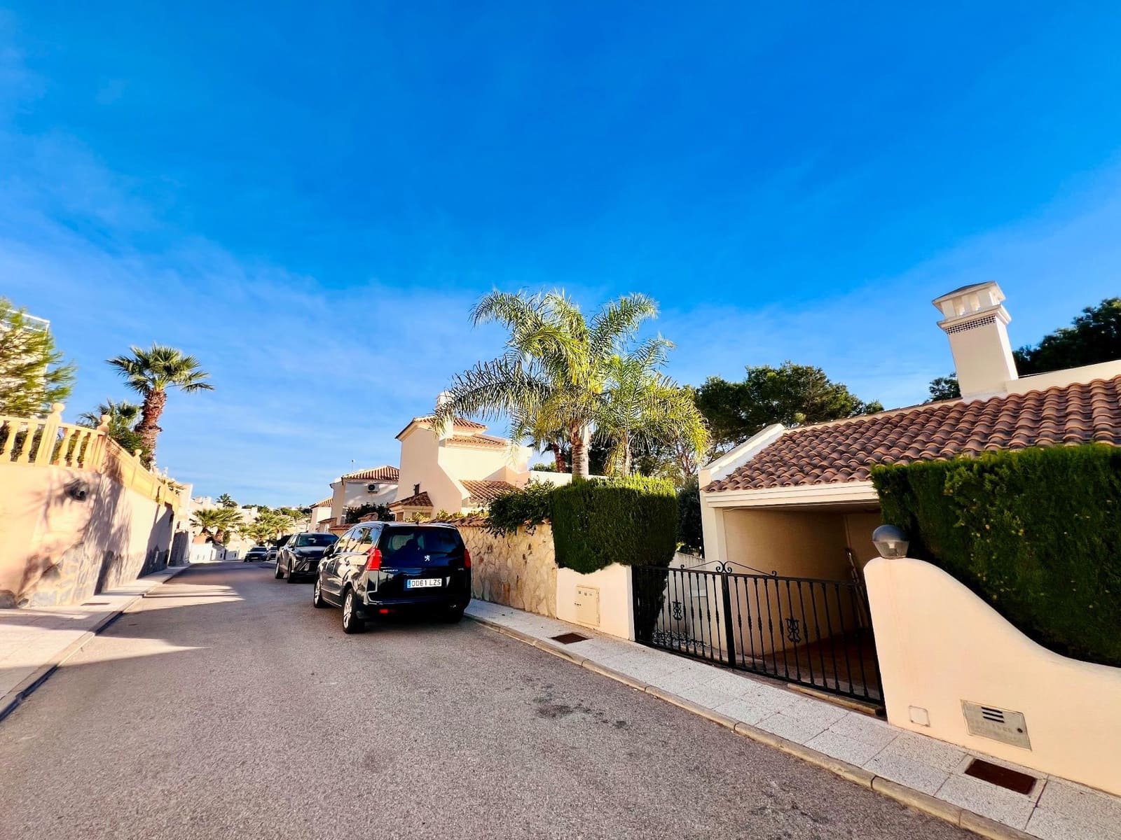 3 bedroom Villa for sale in Orihuela Costa with pool - € 639,900 (Ref: 9499297)