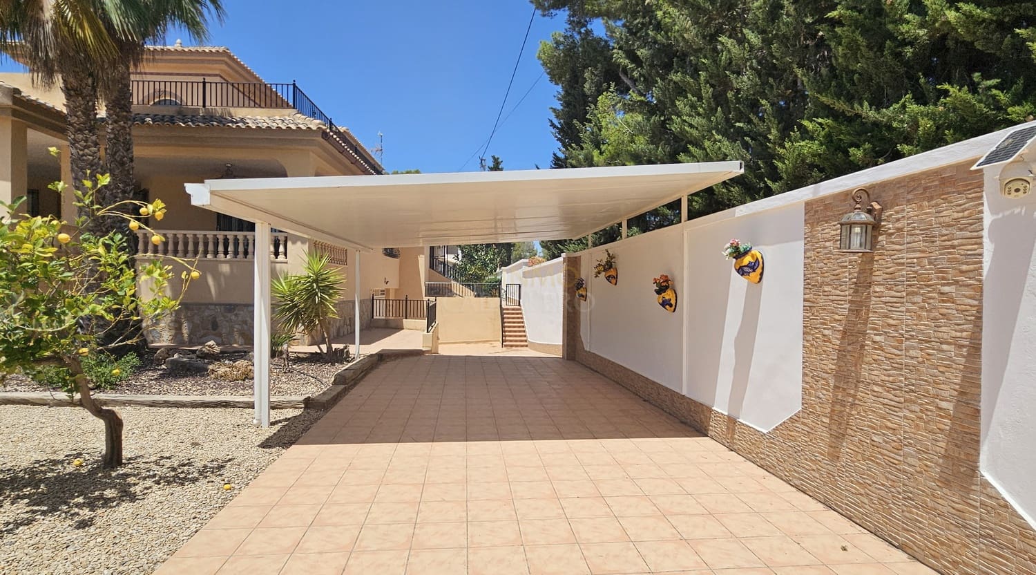 5 bedroom Villa for sale in Pinar de Campoverde with garage - € 725,000 (Ref: 9499303)