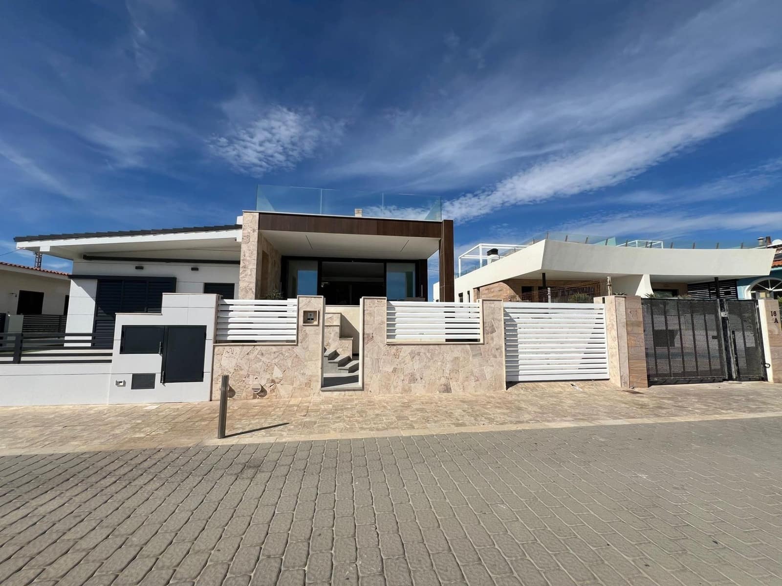 5 bedroom Villa for sale in Torrevieja - € 1,900,000 (Ref: 9499304)
