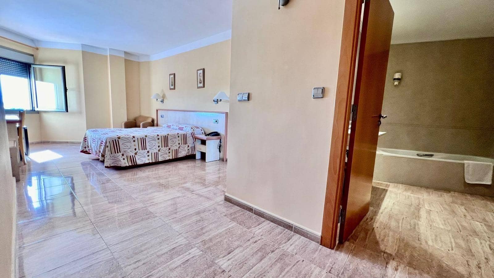 33 soveværelse Erhverv til salg i Los Montesinos - € 3.000.000 (Ref: 9499307)