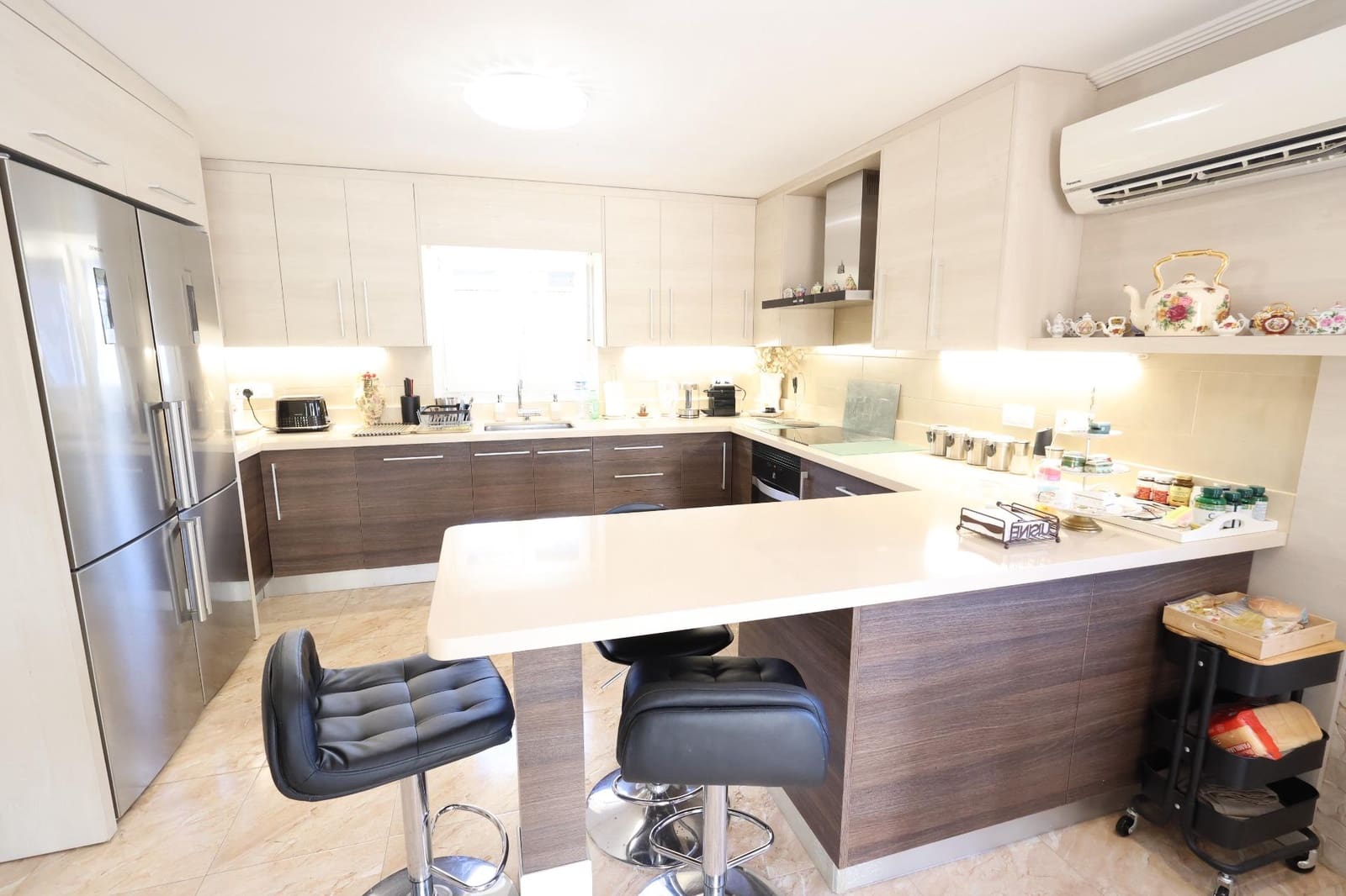 5 bedroom Villa for sale in Torrevieja with pool garage - € 930,000 (Ref: 9499312)