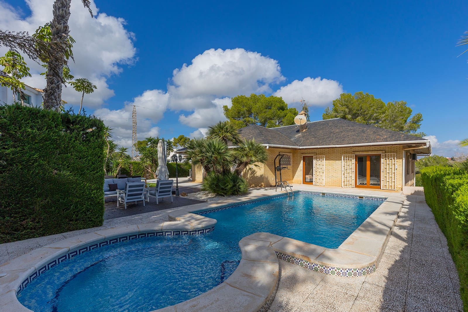 5 bedroom Villa for sale in Orihuela Costa - € 670,000 (Ref: 9499315)