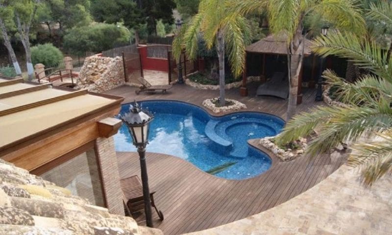 6 bedroom Villa for sale in Campoamor with pool garage - € 1,650,000 (Ref: 9499323)