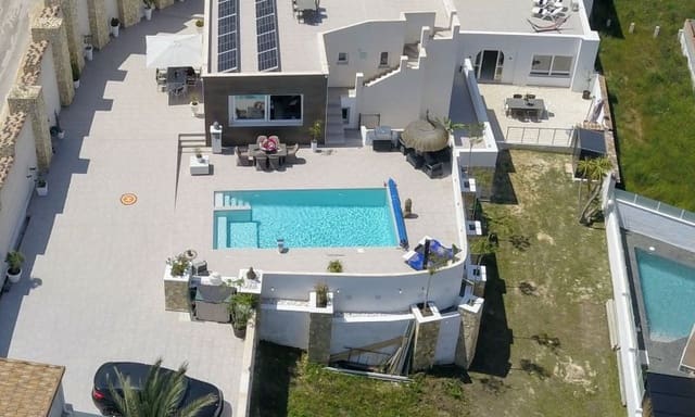 6 bedroom Villa for sale in Ciudad Quesada, Rojales - € 685,000 (Ref: 9499328)