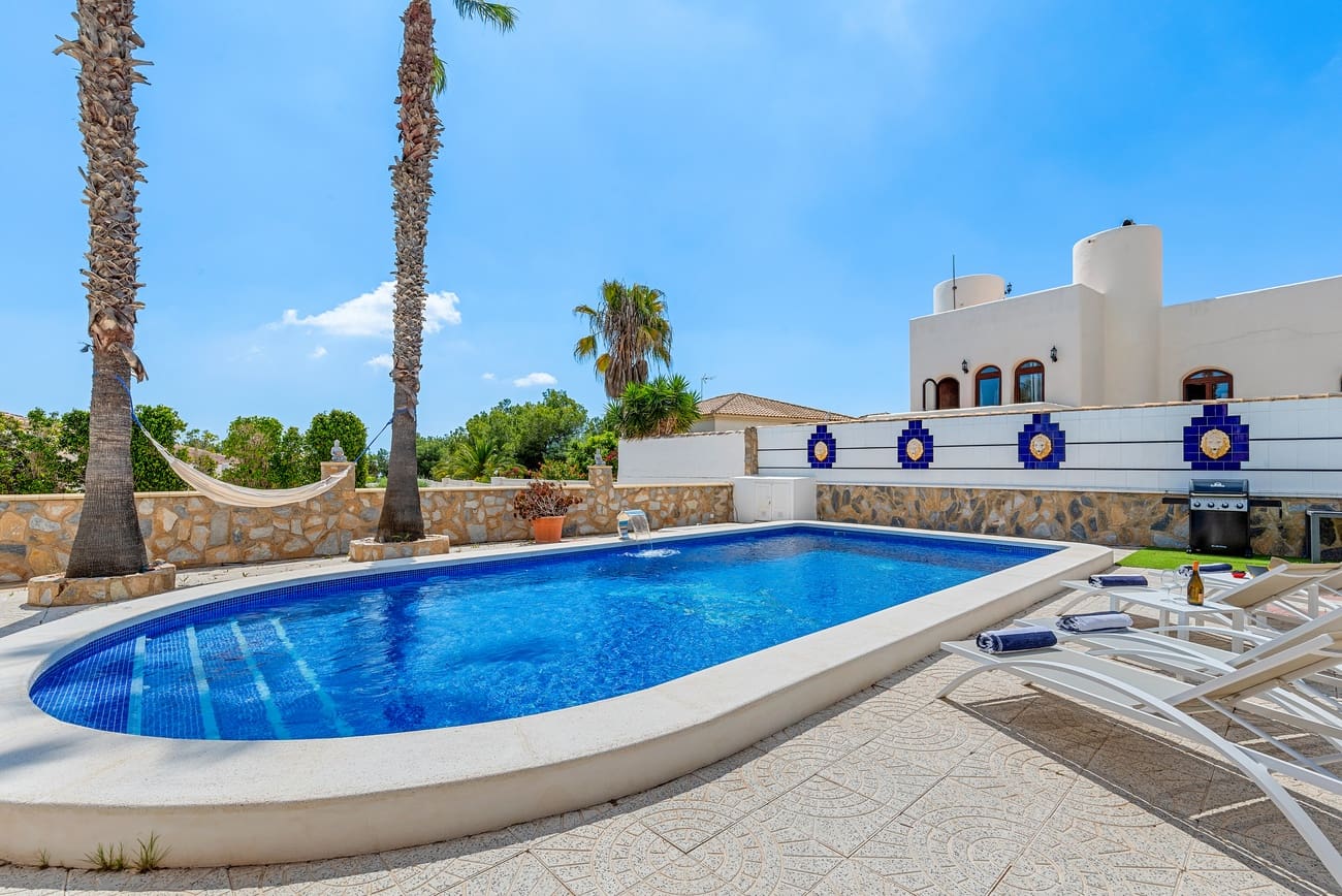 4 bedroom Villa for sale in Pinar de Campoverde - € 699,000 (Ref: 9499359)