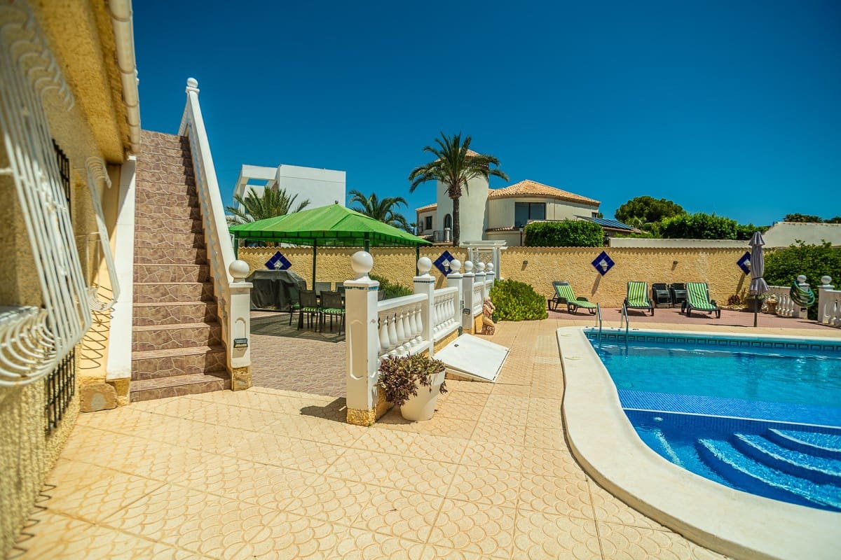 3 chambre Villa/Maison à vendre à Torrevieja avec piscine - 535 000 € (Ref: 9499364)