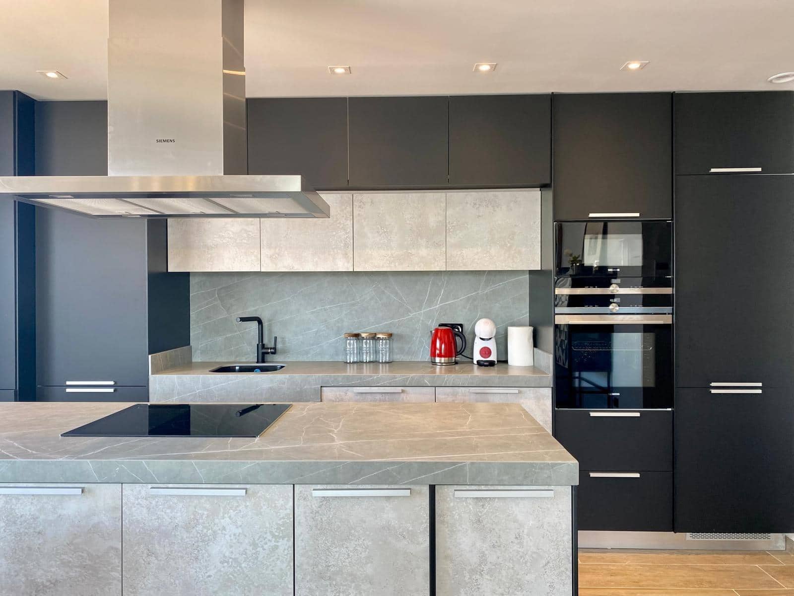 Ático de 3 habitaciones en Torrevieja en venta con piscina - 642.500 € (Ref: 9499370)