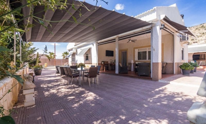 3 slaapkamer Villa te koop in Elche / Elx met zwembad - € 550.000 (Ref: 9499374)