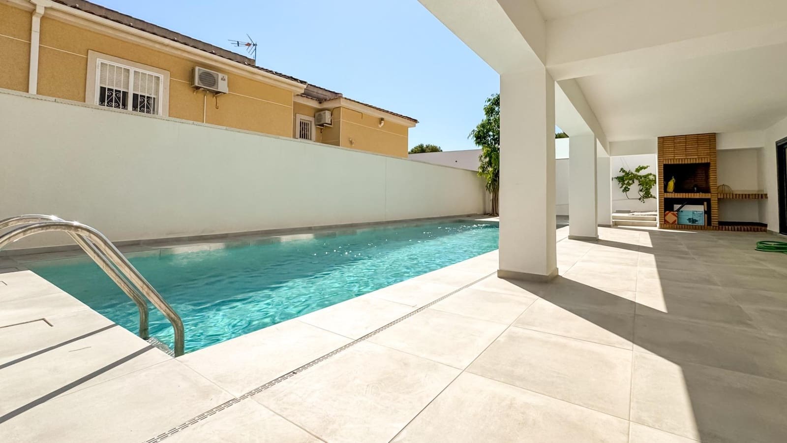 4 camera da letto Villa in vendita in Torrevieja con piscina garage - 995.000 € (Rif: 9499393)