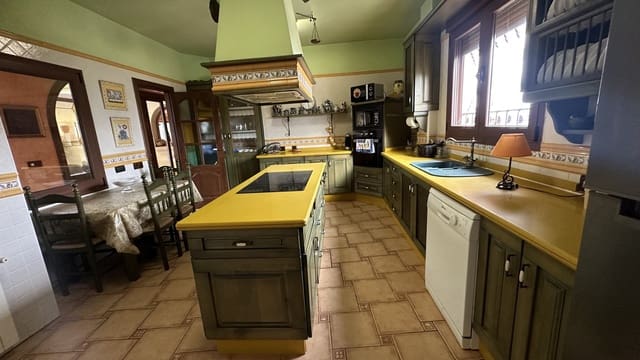 4 bedroom Villa for sale in San Miguel de Salinas with garage - € 990,000 (Ref: 9499413)