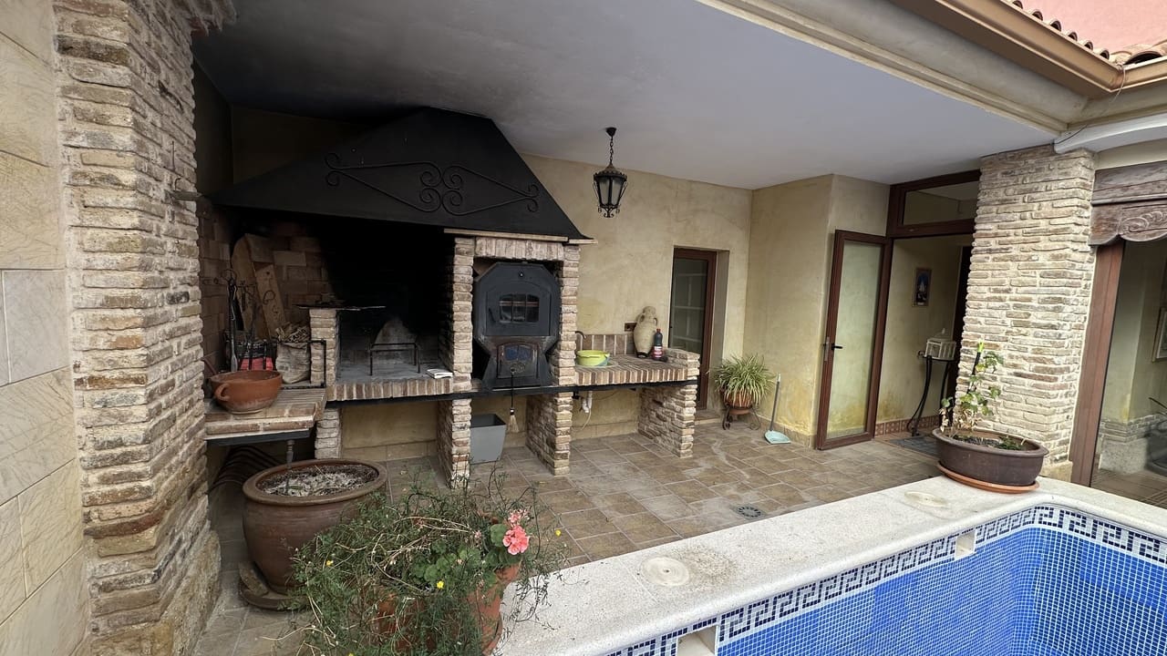 4 bedroom Villa for sale in San Miguel de Salinas with garage - € 990,000 (Ref: 9499413)