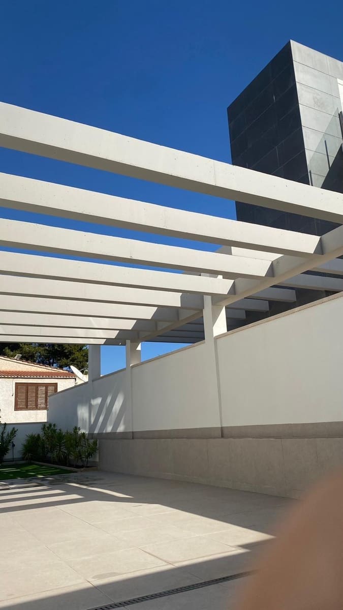 Chalet de 3 habitaciones en Torrevieja en venta - 650.000 € (Ref: 9499414)