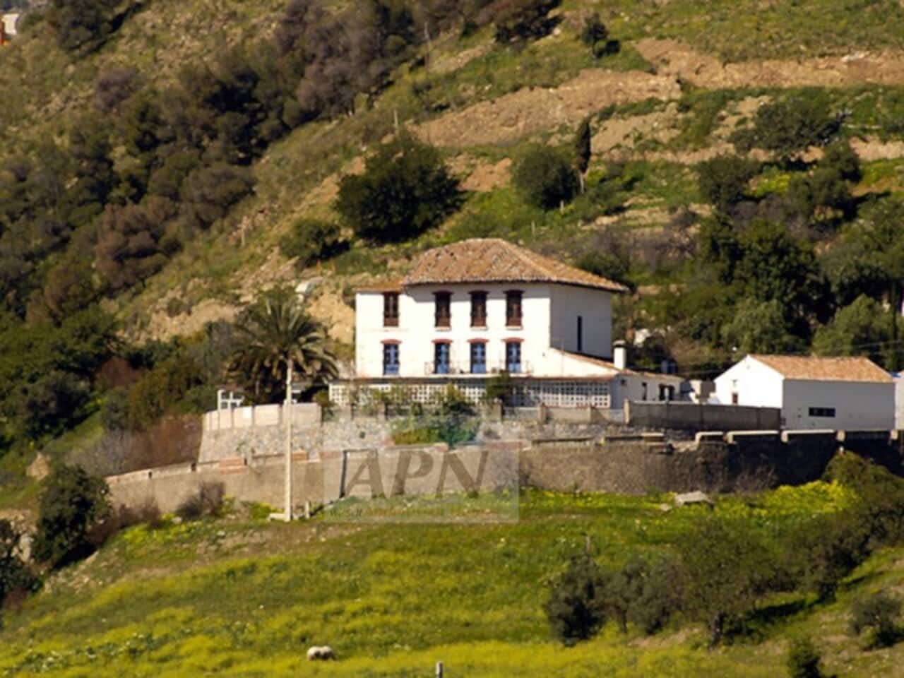 11 bedroom Villa for sale in Alora with pool - € 650,000 (Ref: 9504317)