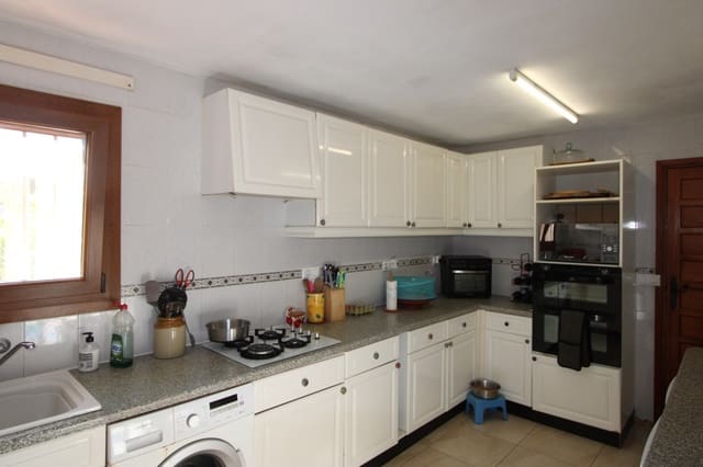 4 sovrum Villa till salu i Orba med pool garage - 535 000 € (Ref: 9509395)