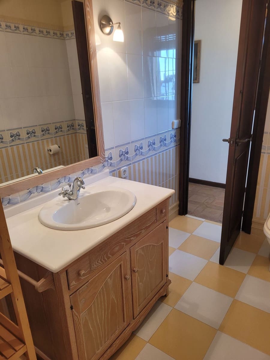 4 sovrum Villa till salu i Estepona med pool - 1 695 000 € (Ref: 9512068)