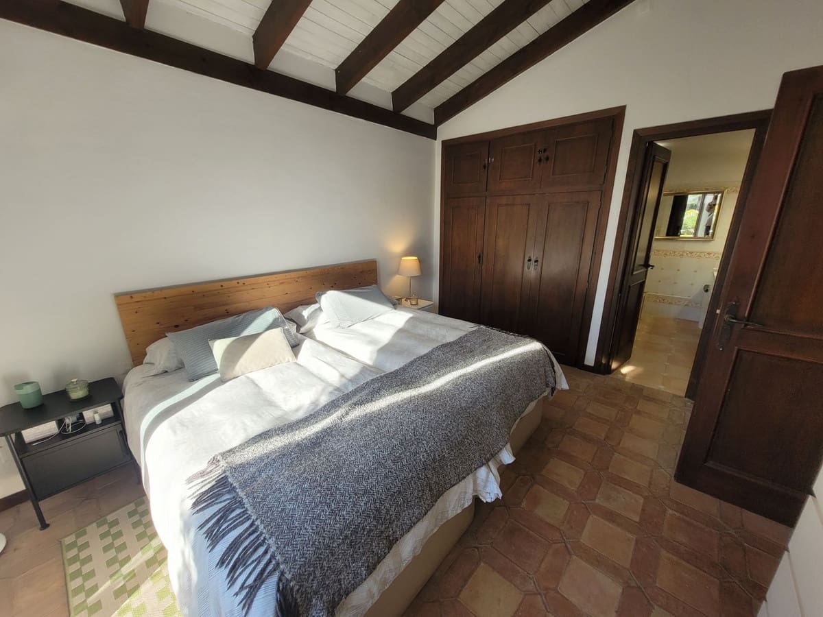 4 sovrum Villa till salu i Estepona med pool - 1 695 000 € (Ref: 9512068)