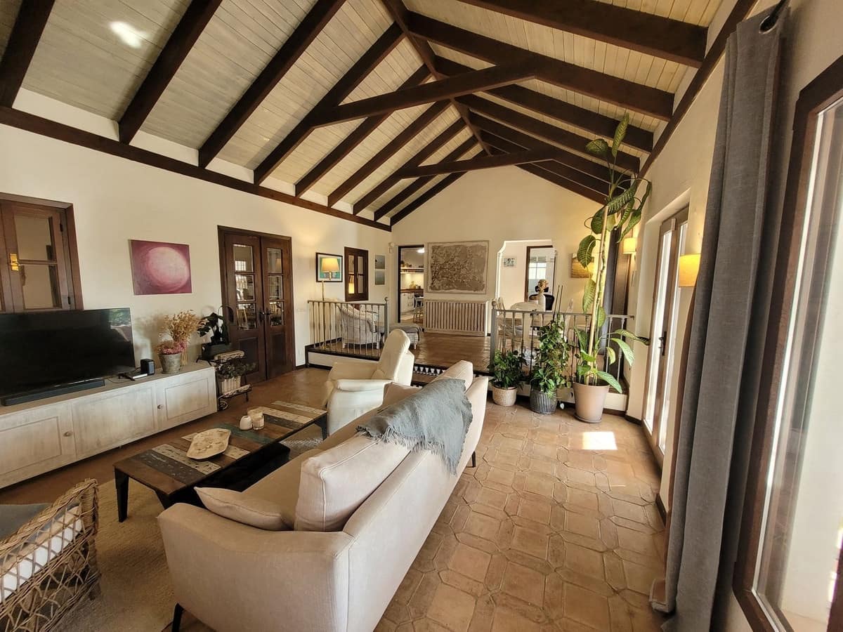 4 sovrum Villa till salu i Estepona med pool - 1 695 000 € (Ref: 9512068)