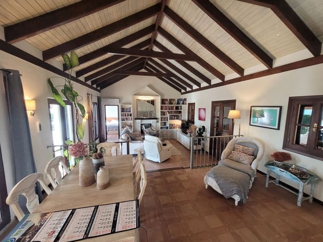 4 sovrum Villa till salu i Nueva Atalaya, Estepona med pool - 1 695 000 € (Ref: 9512068)