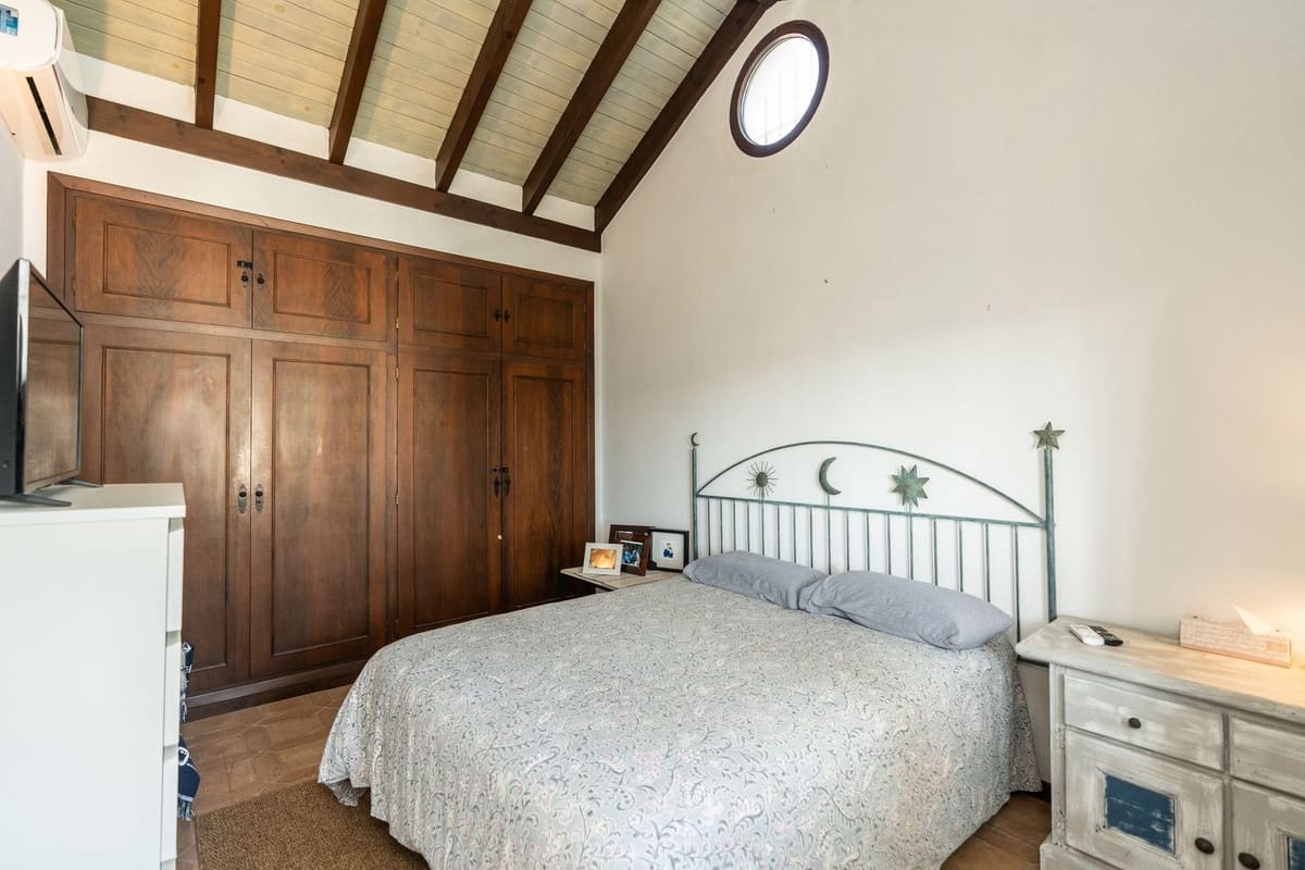 4 soveværelse Villa til salg i Estepona med swimmingpool - € 1.695.000 (Ref: 9512068)