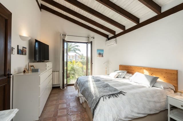 4 makuuhuone Huvila myytävänä paikassa Nueva Atalaya, Estepona mukana uima-altaan - 1 695 000 € (Ref: 9512068)