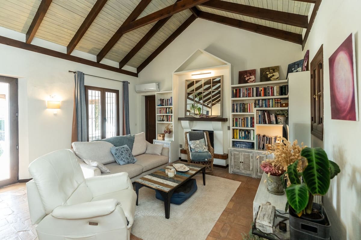 4 soveværelse Villa til salg i Estepona med swimmingpool - € 1.695.000 (Ref: 9512068)