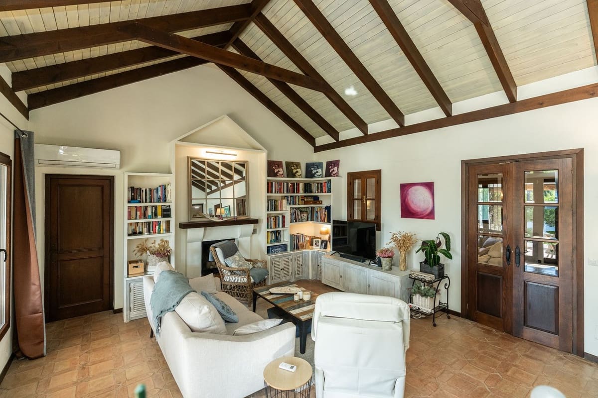 4 soveværelse Villa til salg i Estepona med swimmingpool - € 1.695.000 (Ref: 9512068)