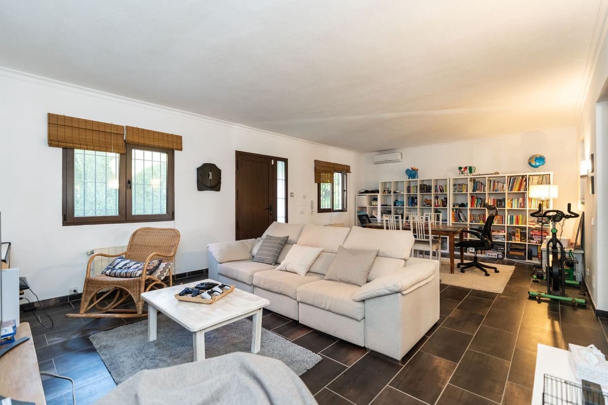 4 soveværelse Villa til salg i Estepona med swimmingpool - € 1.695.000 (Ref: 9512068)