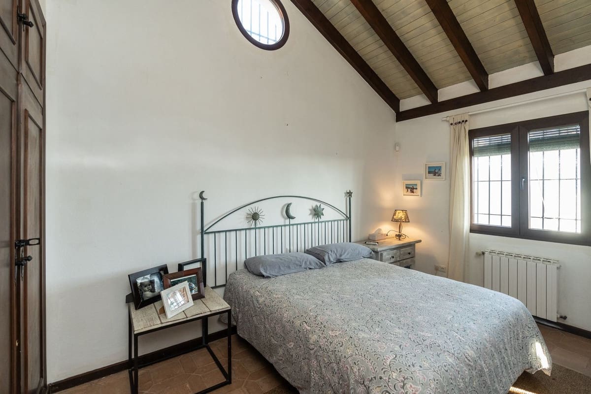 4 soveværelse Villa til salg i Estepona med swimmingpool - € 1.695.000 (Ref: 9512068)