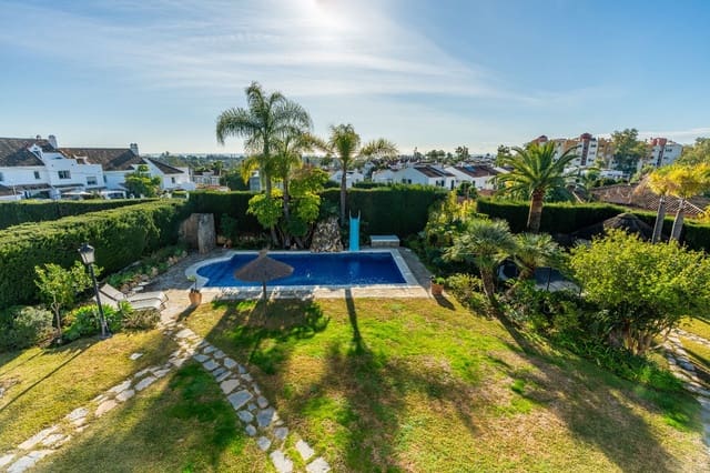 4 makuuhuone Huvila myytävänä paikassa Nueva Atalaya, Estepona mukana uima-altaan - 1 695 000 € (Ref: 9512068)