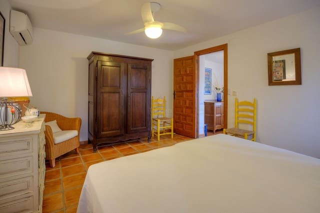 4 soveværelse Villa til salg i Casco Urbano, Teulada-Moraira med swimmingpool - € 599.000 (Ref: 9516533)