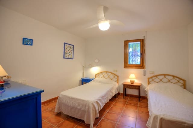 4 soveværelse Villa til salg i Casco Urbano, Teulada-Moraira med swimmingpool - € 599.000 (Ref: 9516533)