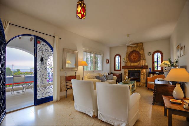 4 soveværelse Villa til salg i Casco Urbano, Teulada-Moraira med swimmingpool - € 599.000 (Ref: 9516533)