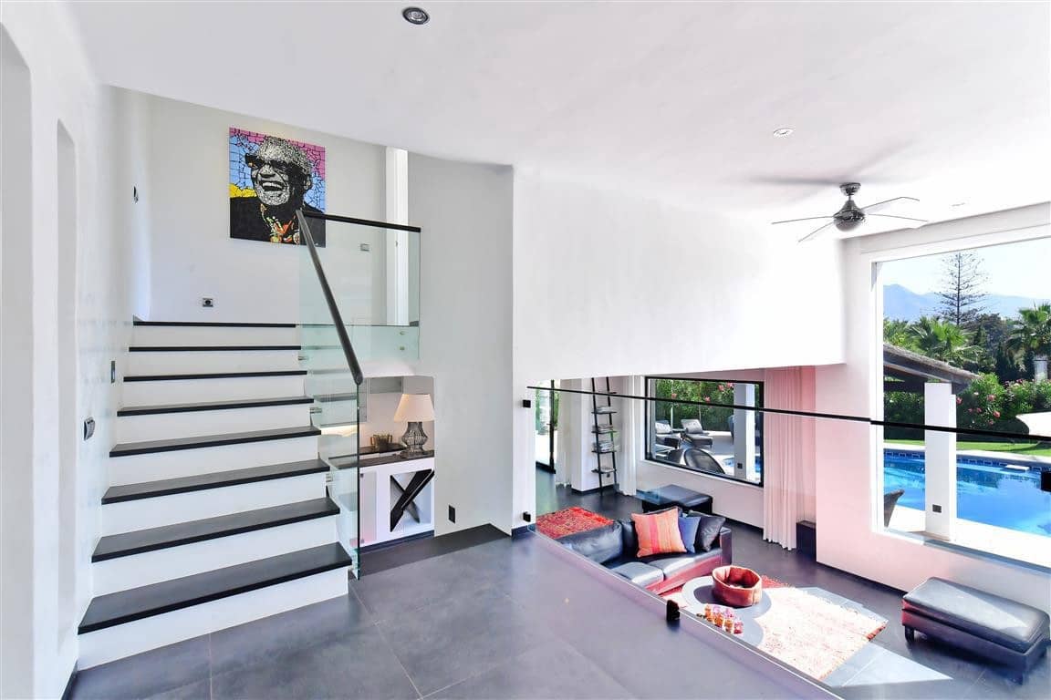 5 soverom Villa til salgs i Nueva Andalucia med svømmebasseng - € 1 850 000 (Ref: 9517917)