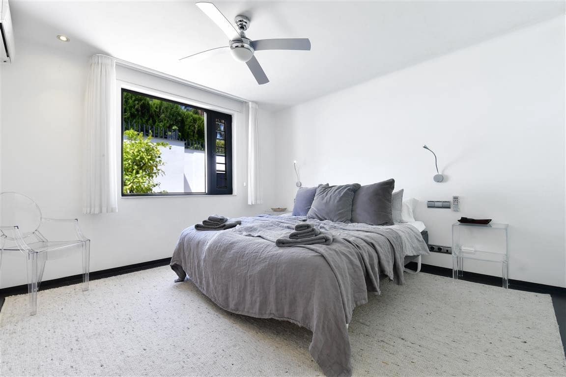 5 soverom Villa til salgs i Nueva Andalucia med svømmebasseng - € 1 850 000 (Ref: 9517917)