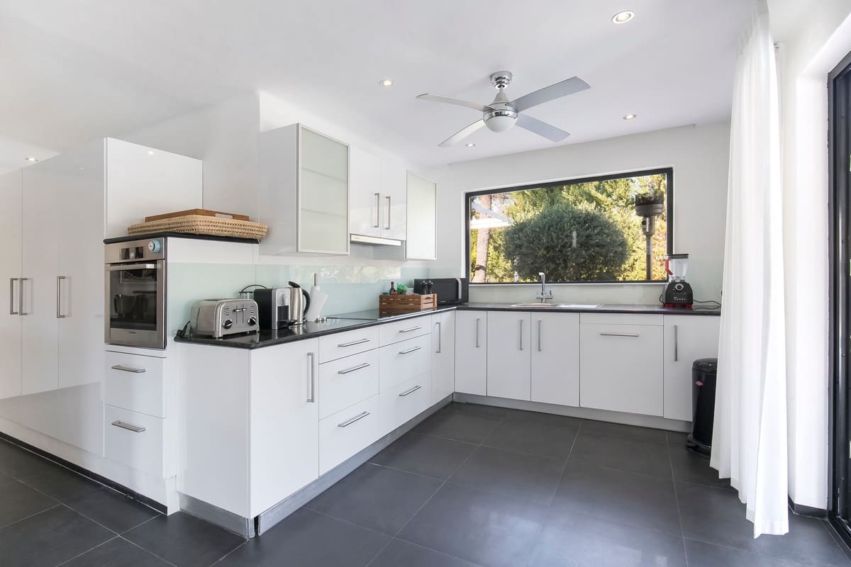 5 soverom Villa til salgs i Nueva Andalucia med svømmebasseng - € 1 850 000 (Ref: 9517917)