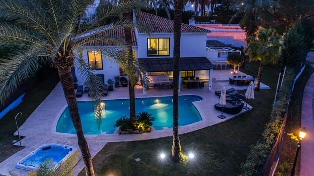 5 soverom Villa til salgs i Las Brisas, Marbella med svømmebasseng - € 1 850 000 (Ref: 9517917)
