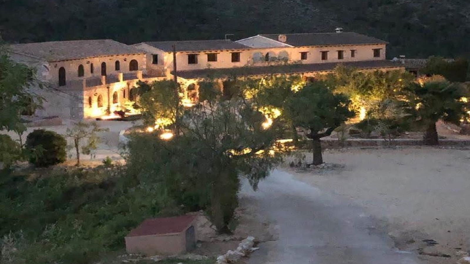 16 soveværelse Erhverv til salg i Lliber - € 4.000.000 (Ref: 9521063)